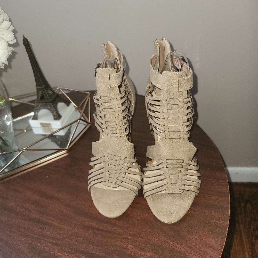 Shoe Dazzle Tan Sandals